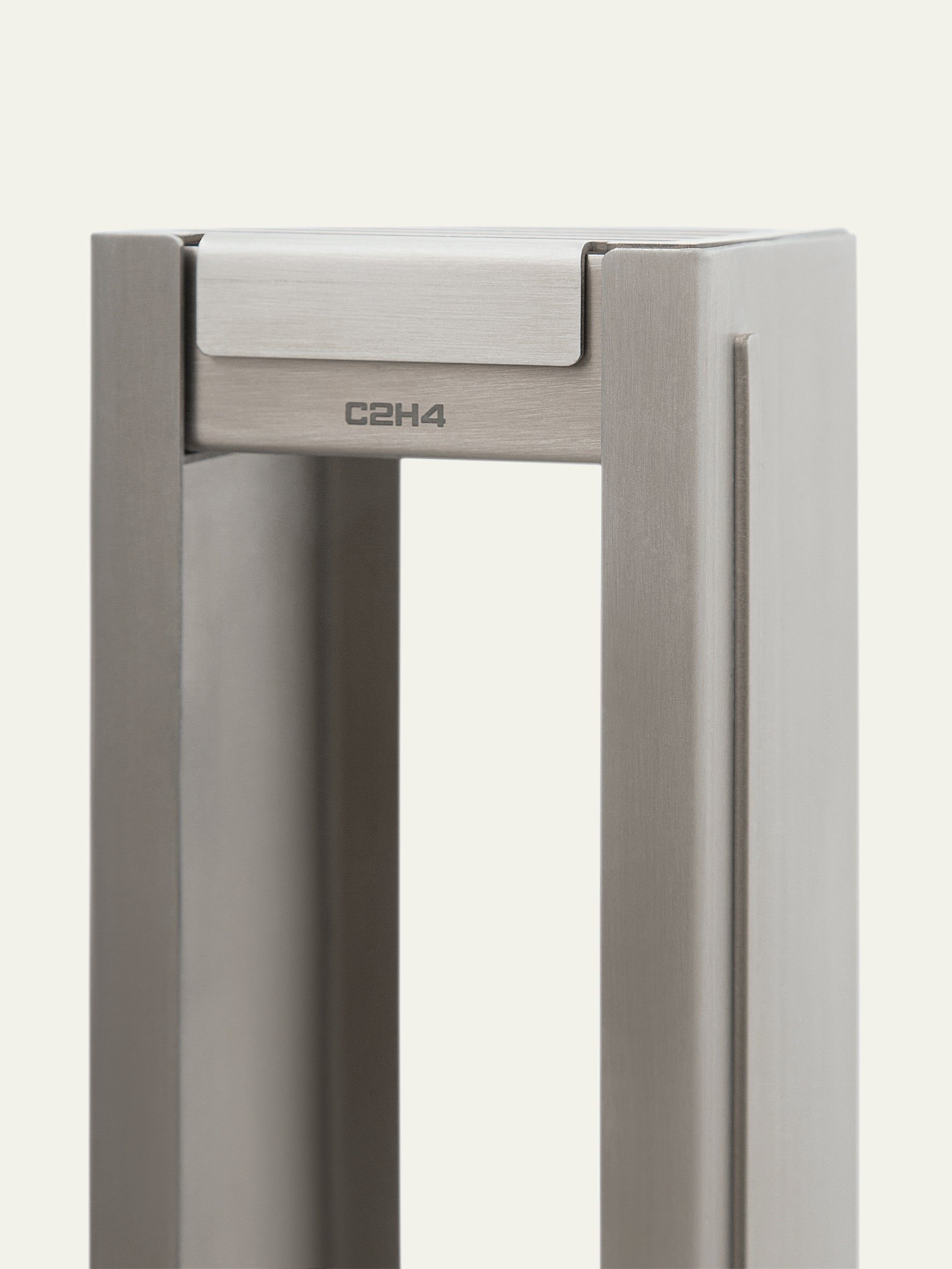 006 - AT-2 Floor Ashtray