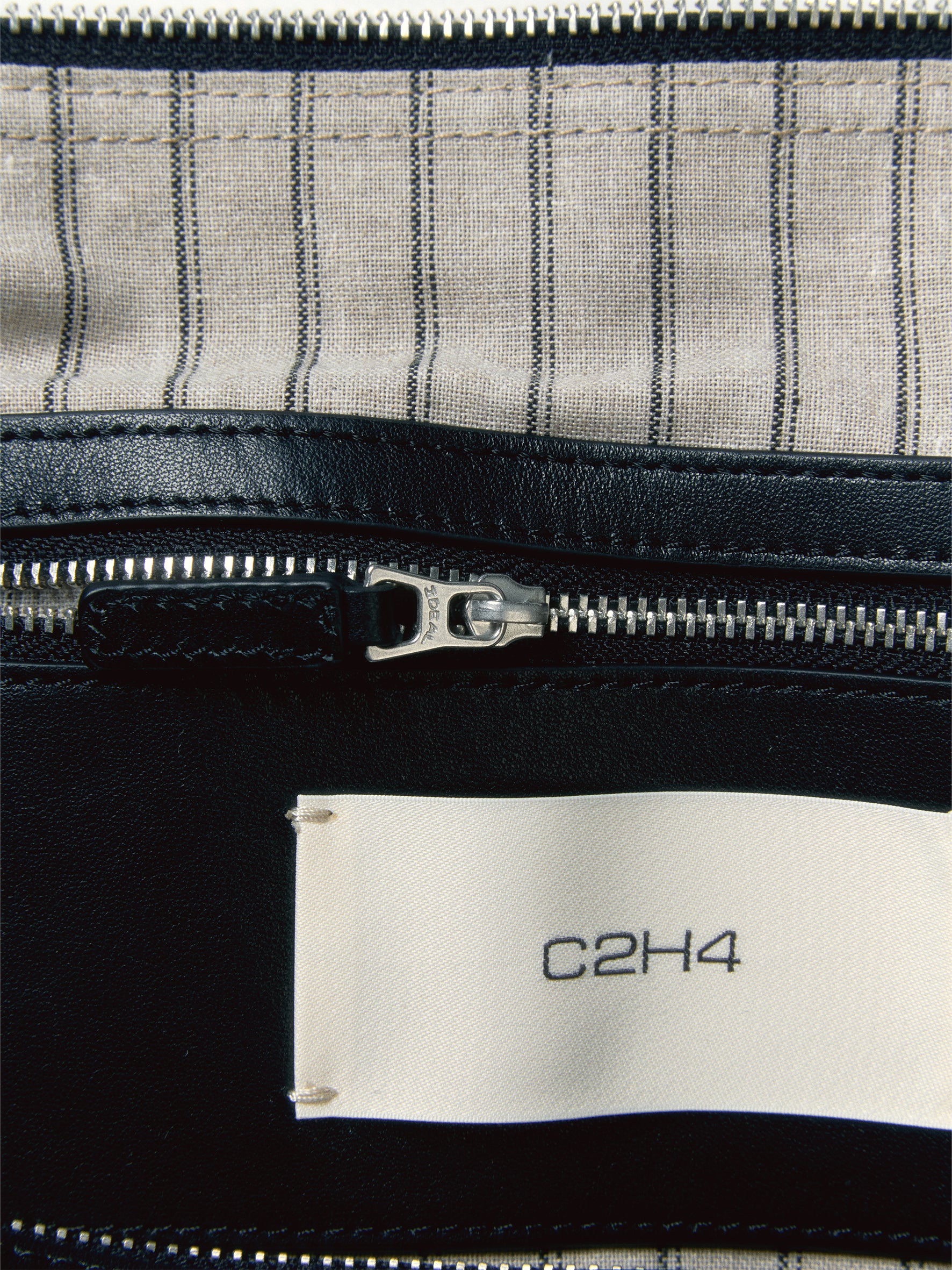 012 - Writer‘s Arc Commuter Bag
