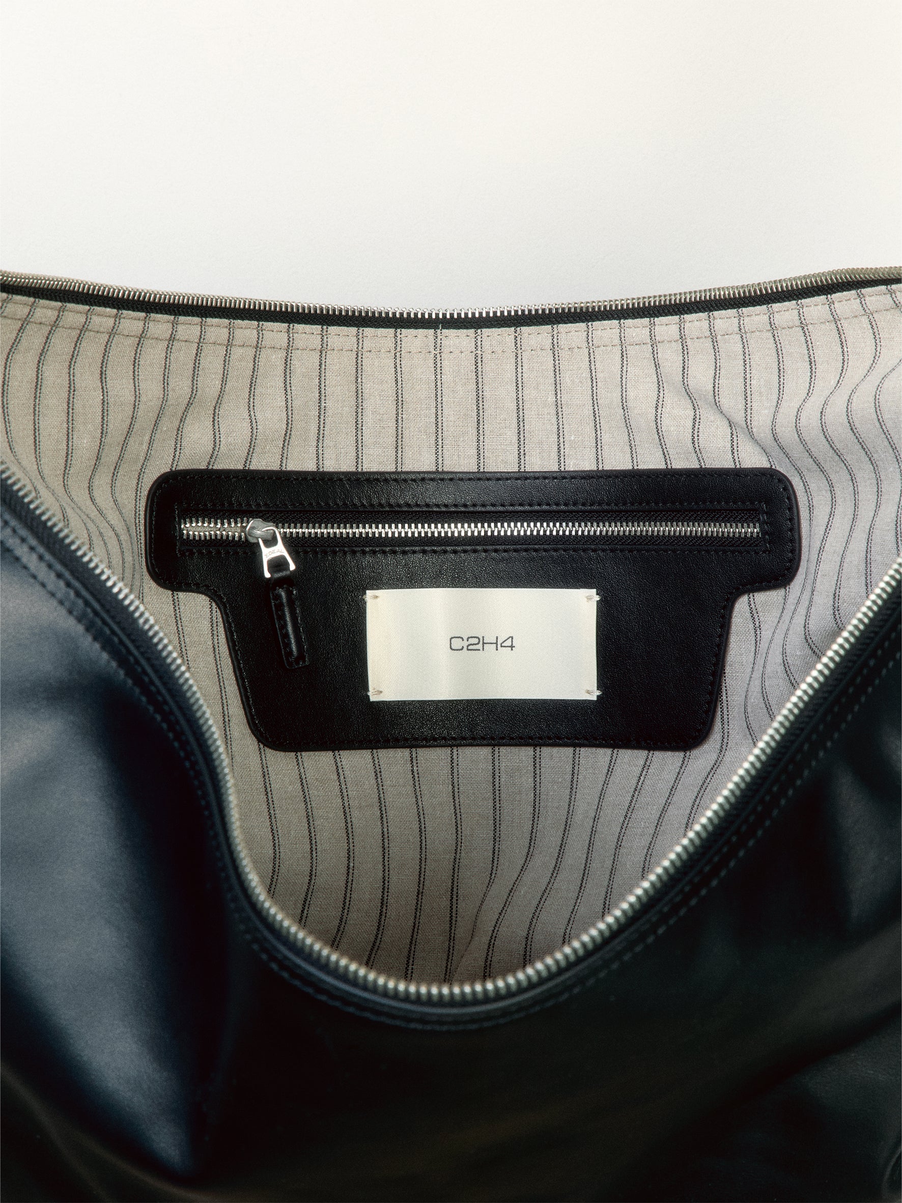 012 - Writer‘s Arc Commuter Bag