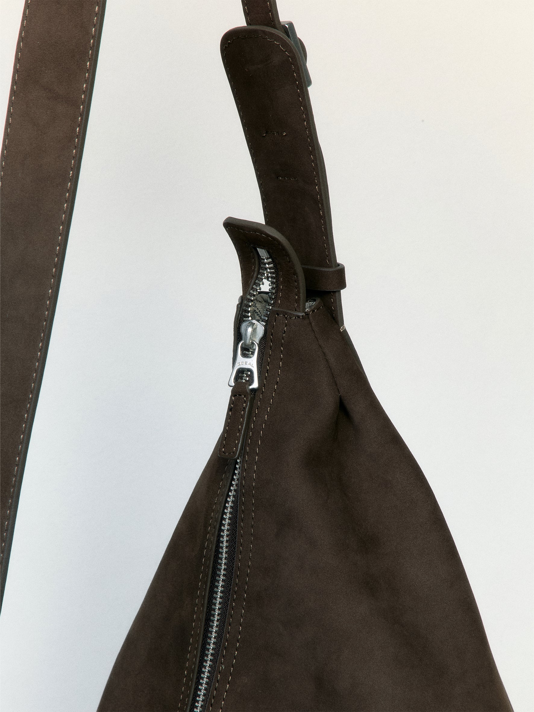 012 - Writer‘s Arc Commuter Bag